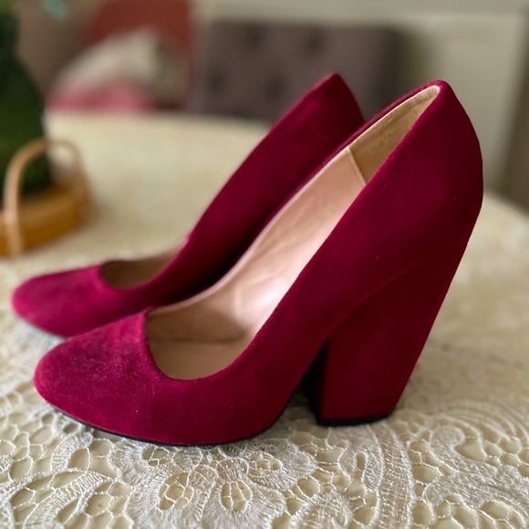 Berry Colored Block Heels | Size 7.5 - Picture 3 of 7